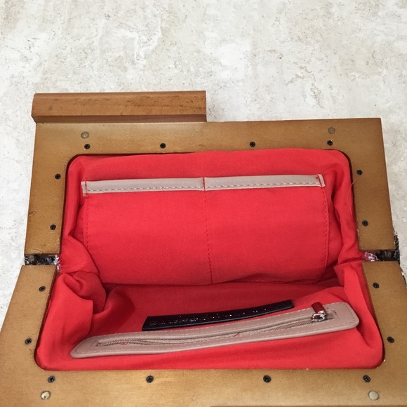 Sondra Roberts Floral Clutch with Wooden Clasp - Picture 7 of 8